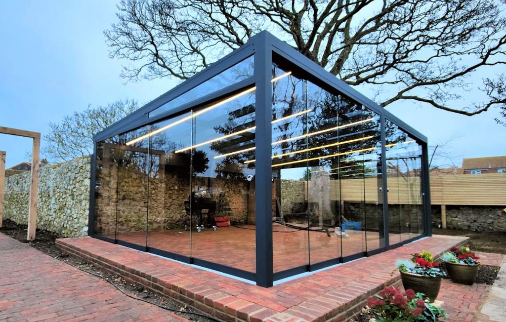 Free standing glass room